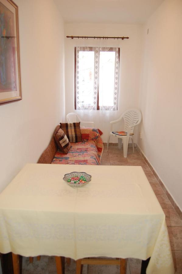 Apartments Villa Angela Đảo Krk Ngoại thất bức ảnh